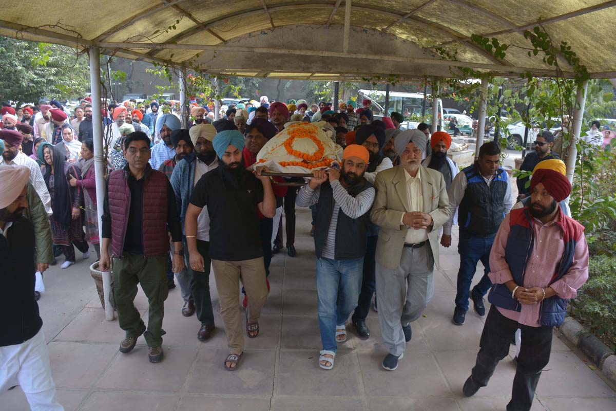 सुखदीप सिंह सोई के अंतिम संस्कार में बड़ी संख्या में गणमान्य लोग शामिल हुए